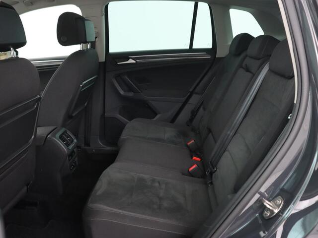 Volkswagen TIGUAN 1.5 TSI Comfortline | Panoramadak | Stoelverwarming | Massage | Adaptive cruise | Carplay | Navigatie | Parkeerhulp