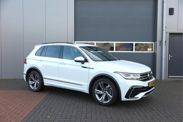 Volkswagen TIGUAN 1.5 TSI 150pk DSG 2xR-Line Virtual Cockpit , Trekhaak, Camera , Navi , DAB+ , Carplay , Led verlichting etc.