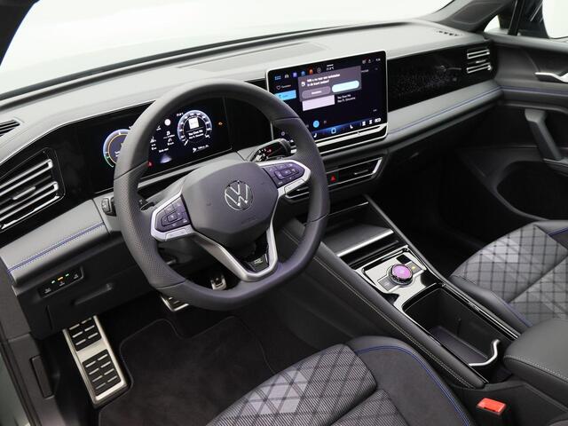 Volkswagen TIGUAN 1.5 eHybrid R-Line Editon 204 PK | Trekhaak | Panoramadak | Adaptieve Cruise Control | Stoel & Stuur Verwarming | Black Style |