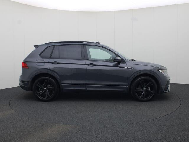 Volkswagen TIGUAN 1.5TSI/150PK R-Line Blackstyle DSG · Panoramadak · Apple/Android · Parkeersensoren + Camera