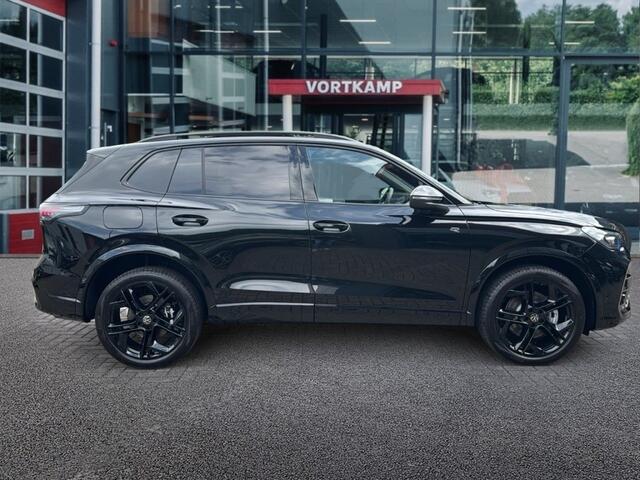 Volkswagen TIGUAN 1.5 TSI e-HYBRID 272 PK R-LINE 2026 MODEL!! PANO-DAK/CAMERA/TREKHAAK/HenK/HUD/LEDER/MEMORY