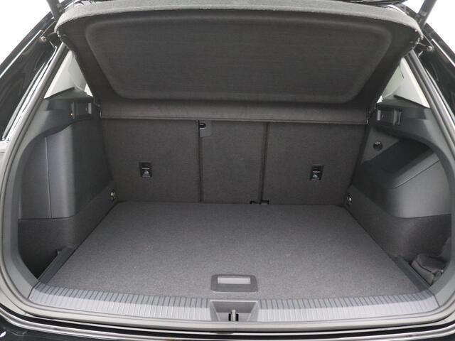 Volkswagen TIGUAN 1.5 eHybrid Life Edition Trekhaak, 19" LM Velgen, Side Assist, Elektr. Achterklep, Keyless, Stoel-Stuurverwarming, Navi via Apple Carplay/Android Auto