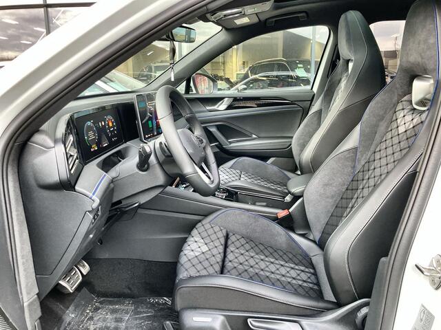 Volkswagen TIGUAN 1.5 eHybrid 272pk DSG R-Line Edition · Panoramadak · Camera · Stuur- & Stoelverwarming · Inklap. Trekhaak · Massagefunctie Bestuurdersstoel · Garantie t/m 10-04-2030 of 100.000km