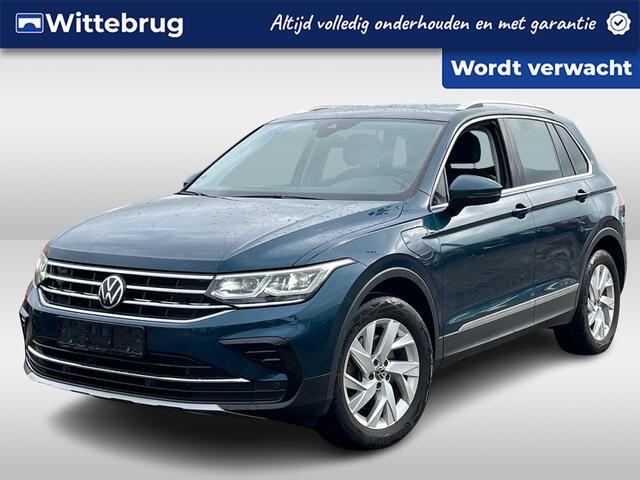 Volkswagen TIGUAN 1.5 TSI Elegance / Panorama dak / IQ light / 18 Inch / 245 PK / Camera / Stuur & Stoelverwarming