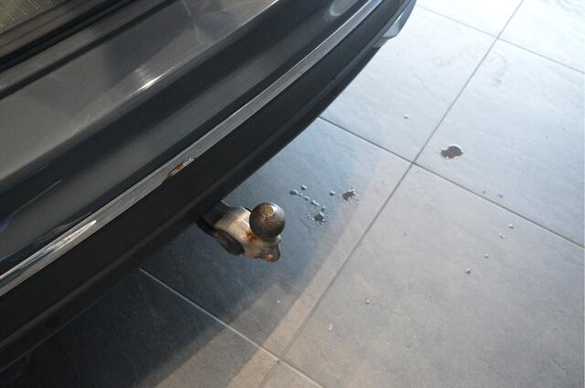 Volkswagen TIGUAN 2.0 TDI Life navi clima camera trekhaak 17 inch 150 pk !!