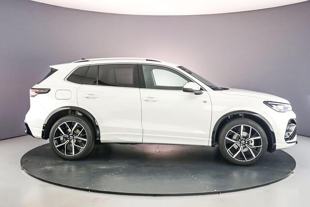 Volkswagen TIGUAN R-Line Business 1.5 eTSI 150pk DSG Automaat 360 camera, Elektrische achterklep, Head up display, Adaptive cruise control, Achteruitrijcamera, Harman Kardon audio, Navigatie, Stoelverwarming, Verwarmd stuurwiel