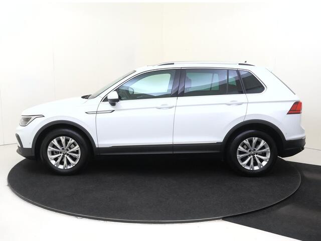 Volkswagen TIGUAN 1.5 TSI Life Business | Panoramadak | Parkeerassistent | Digital cockpit Pro | Keyless | Stoel- en stuurwielverwarming | Dodehoek detectie | Achteruitrijcamera | Navigatie |