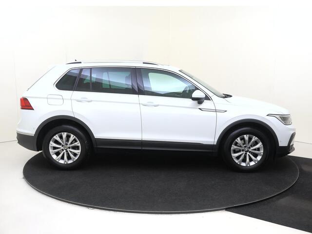 Volkswagen TIGUAN 1.5 TSI Life Business | Panoramadak | Parkeerassistent | Digital cockpit Pro | Keyless | Stoel- en stuurwielverwarming | Dodehoek detectie | Achteruitrijcamera | Navigatie |