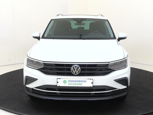Volkswagen TIGUAN 1.5 TSI Life Business | Panoramadak | Parkeerassistent | Digital cockpit Pro | Keyless | Stoel- en stuurwielverwarming | Dodehoek detectie | Achteruitrijcamera | Navigatie |