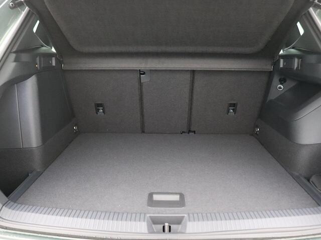 Volkswagen TIGUAN 1.5 eHybrid R-Line Edition 272PK DSG Pano-Schuifdak, Volleder, Memorystoel, 20" LM Velgen, Trekhaak, Matrix LED-Verlichting, Navi, Side Assist, Elektr. Achterklep