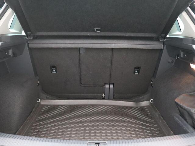 Volkswagen TIGUAN 1.4 TSI ACT Highline 150PK DSG Pano-Schuifdak, Trekhaak, Navi, Alarm, Apple Carplay/Android Auto, Stoelverwarming, Ergo Comfort Stoel, Virtual Cockpit, Elektr. Achterklep, 17" LM Velgen