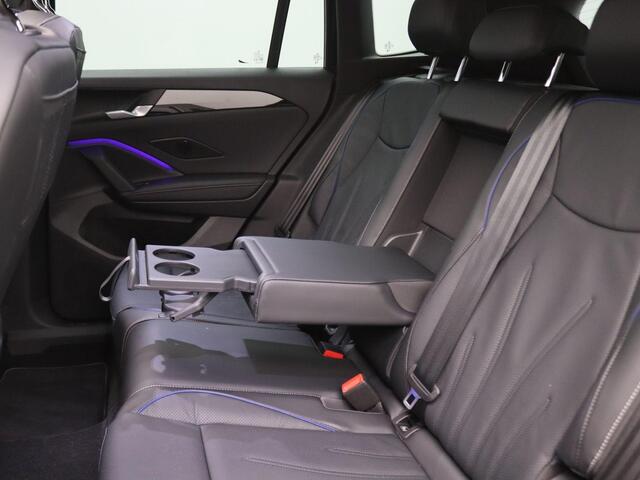 Volkswagen TIGUAN 1.5 eHybrid R-Line Edition 272PK DSG Pano-Schuifdak, Trekhaak, Lederen Bekleding, 360gr. camera, Adaptieve Cruise Controle, Matrix LED verlichting, Keyless, Navi, Side Assist, Alarm, 20" LM Velgen