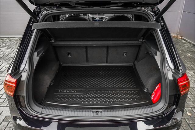Volkswagen TIGUAN 1.5 TSI R-Line Black Style Pano H/K Leder 20" Ori NL 1e Eig