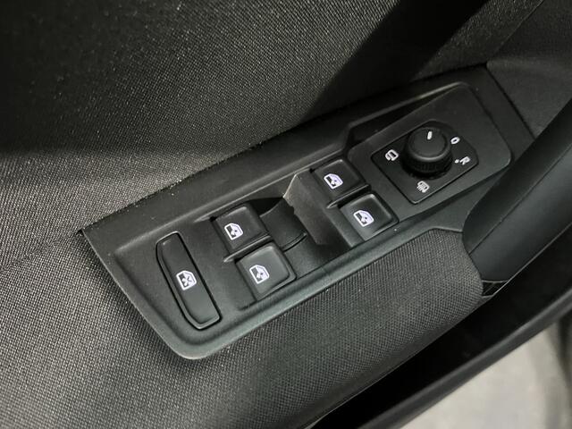 Volkswagen TIGUAN 1.4 TSI eHybrid Life / AUTOMAAT/ 245 PK/ PANO/ CAMERA/ PARK. SENSOREN/ APP-CONNECT/ DIGITAL DASH/ HEAD-UP DISPLAY/ ADAPT. CRUISE/ DIGITAL DASH/ NAVI