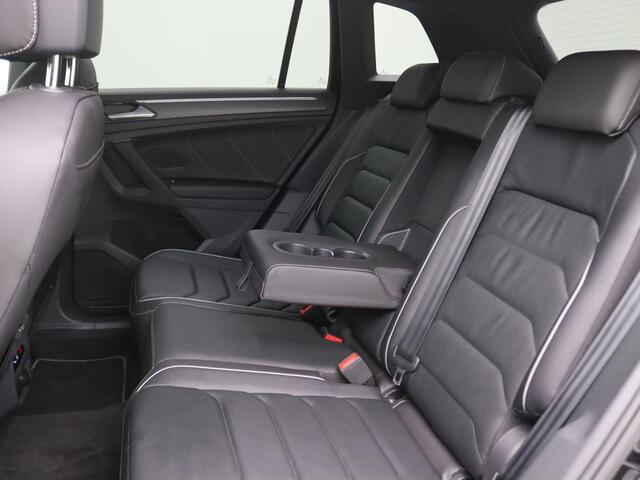 Volkswagen TIGUAN 1.4 TSI eHybrid R-Line Business+ 245PK DSG Pano-Schuifdak, SOH 92%, Black Style, Volleder, Matrix Led-verlichting, Trekhaak, Head-Up Display, Stoel-Stuurverwarming, 20" LM Velgen