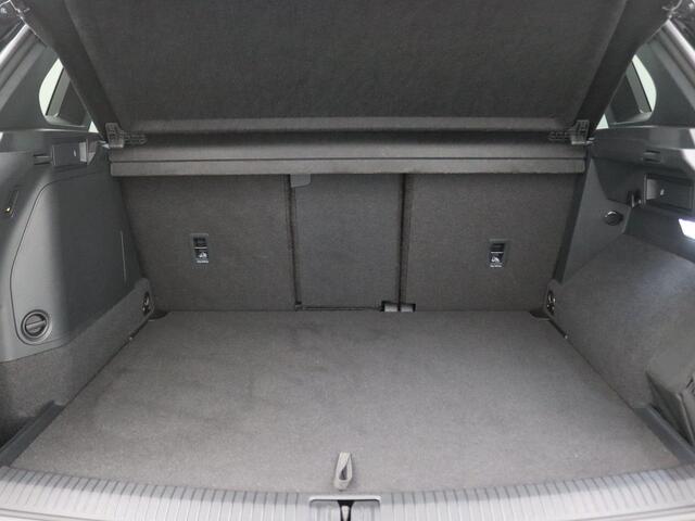 Volkswagen TIGUAN 1.4 TSI eHybrid R-Line Business+ 245PK DSG Pano-Schuifdak, SOH 92%, Black Style, Volleder, Matrix Led-verlichting, Trekhaak, Head-Up Display, Stoel-Stuurverwarming, 20" LM Velgen