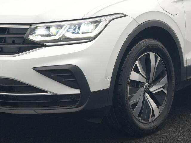 Volkswagen TIGUAN 1.4 TSI eHybrid Elegance Plug In Hybrid 245pk Dealer O.H. PHEV | Trekhaak Af Fabriek | Adaptive Cruise | IQ Light | Camera | Stoelen & Stuur Verwarmd | Apple Carplay | Blis | Navigatie | DAB |