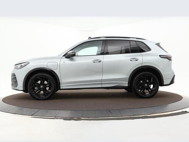 Volkswagen TIGUAN 1.5 204pk DSG eHybrid R-Line Edition · Panoramadak · 360 Camera · Elek. Trekhaak · Elek. Achterklep · Massage · 20'' Inch · Garantie t/m 18-08-2029 of 100.000km