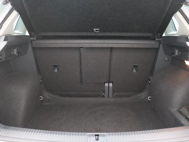 Volkswagen TIGUAN 1.4 TSI ACT Comfortline 150PK Alarm, Navi, Trekhaak, Clima, 17" LM Velgen, Inkl. buitenspiegels, PDC voor en achter