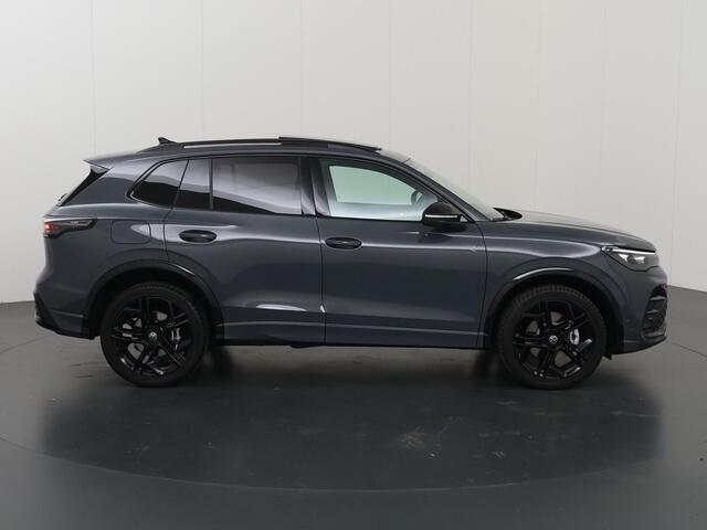 Volkswagen TIGUAN 1.5 eHybrid R-Line Edition | Nieuw Model | Panoramadak | Trekhaak | Comfortstoelen | Groot Navigatie | Ele. verstelbare stoelen | 360 Camera | DAB | Apple CarPlay/Android Auto | Adaptieve Cruise Control |