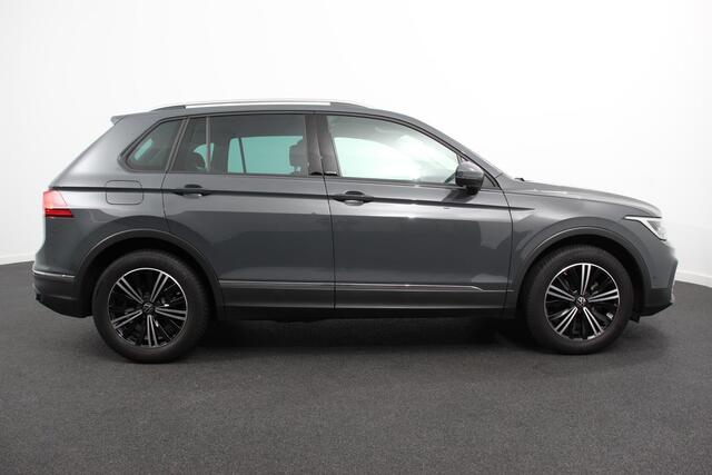 Volkswagen TIGUAN 1.5 TSI DSG Active | Navigatie | App connect Wireless | Adaptive Cruise Control | Travel Assist | Parkeersensoren | Camera | Park Assist | Stoel- en stuurverwarming | Elektrische achterklep | Virtual Cockpit | Inductielader