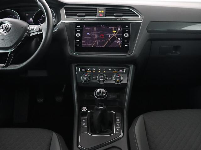Volkswagen TIGUAN 1.5 TSI Comfortline | Panoramadak | Stoelverwarming | Carplay | Camera | Keyless | Adaptive cruise | Navigatie | Full LED