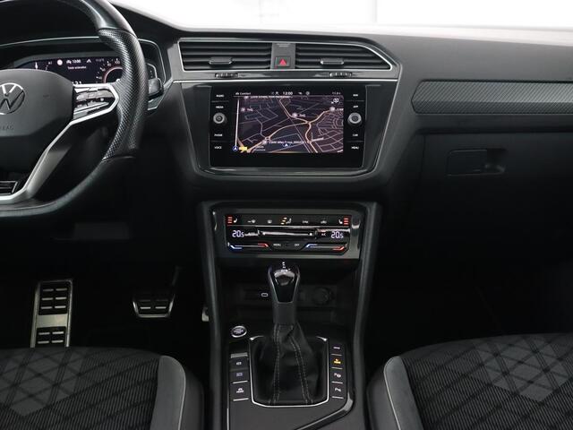 Volkswagen TIGUAN 1.4 eHybrid R Line | Panoramadak | Trekhaak | Stoelverwarming | Camera | 20'' | Park Assist | Carplay | Matrix LED | Stuurverwarming | Adaptive cruise | Navigatie | PHEV | Plug In