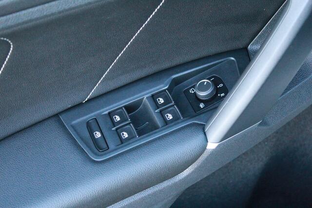 Volkswagen TIGUAN 2.0 TSI 4Motion R-line | ACC | Stoelverwarming |