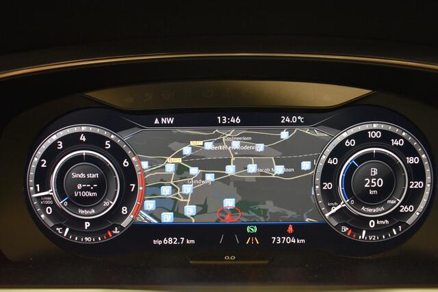 Volkswagen TIGUAN 1.4 TSI Highline 7p EL trekt+aKlep Virtual Head-Up Camera Pano Discpro navi
