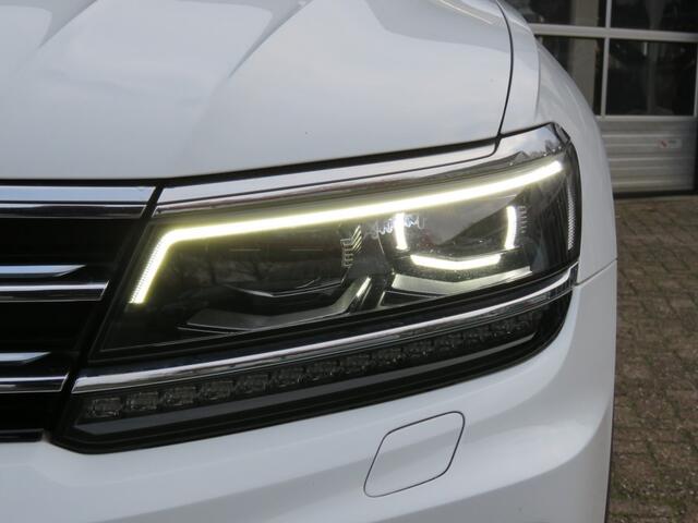 Volkswagen TIGUAN 2.0 TSI 4Motion R-Line / Pano / 360 Camera / Head up / Trekhaak / Leder / alle opties !