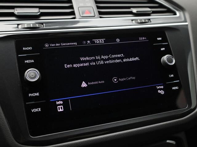 Volkswagen TIGUAN 1.5TSI/150PK R-Line Blackstyle DSG · Panoramadak · Apple/Android · Parkeersensoren + Camera