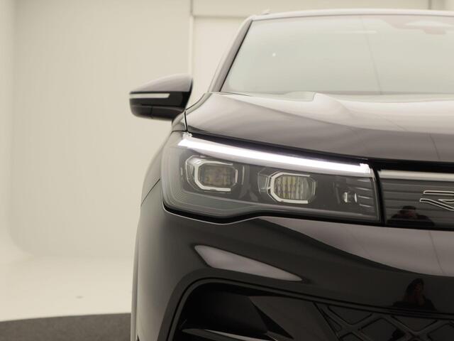 Volkswagen TIGUAN 1.5 eHybrid R-Line Edition 204 PK | Trekhaak | Panoramadak | Adaptieve Cruise Control | Stoel & Stuur Verwarming |