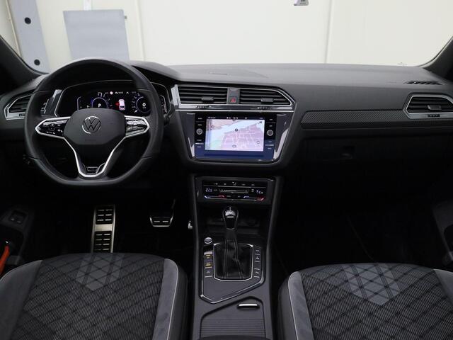 Volkswagen TIGUAN 1.4TSIeHybrid 180kW/245PK R-Line Business+ DSG · Panoramadak · Trekhaak · Camera + Parkeersensoren