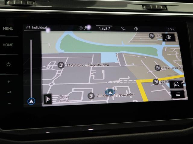 Volkswagen TIGUAN 1.5 TSi 150 Pk Automaat R-Line | Black Style | Panoramadak | Adaptive Cruise | Climate Control | Navigatie | Camera | Carplay | 20 inch | 34.670 Km!!