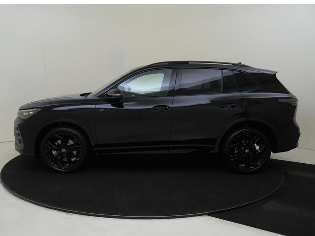 Volkswagen TIGUAN R-Line Edition - eHybrid | 'App-Connect' draadloze smartphone integratie | Automatische afstandsregeling (Adaptive Cruise Control) | Digital Cockpit Pro (26 cm)