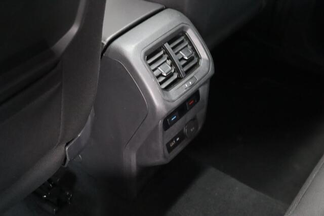 Volkswagen TIGUAN Allspace 1.5 TSI R-line 7-Persoons Trekhaak, Panorama dak, ACC, Virtual Cockpit, Apple Carplay/Android Auto, Alcantara