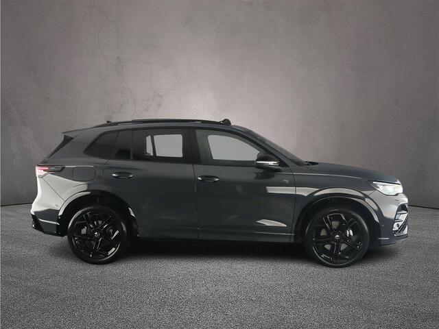 Volkswagen TIGUAN R-Line Edition 1.5 TSI eHybrid 204pk DSG Automaat Trekhaak, Lederen bekleding, Adaptive cruise control, Panoramadak, 360 camera, Achteruitrijcamera