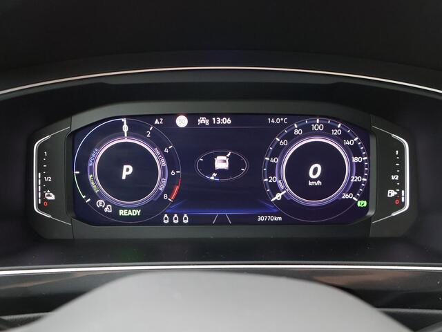 Volkswagen TIGUAN 1.4 TSI eHybrid R-Line Business | 245 PK | SoH 100% | Automaat | Multifunctioneel stuurwiel | Panoramadak | Trekhaak |