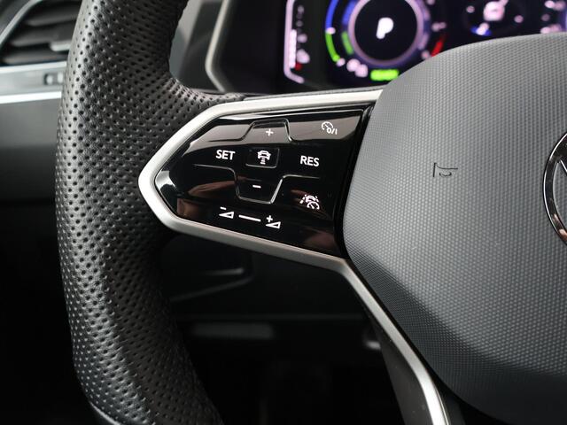 Volkswagen TIGUAN 1.4 TSI eHybrid R-Line Business | 245 PK | SoH 100% | Automaat | Multifunctioneel stuurwiel | Panoramadak | Trekhaak |