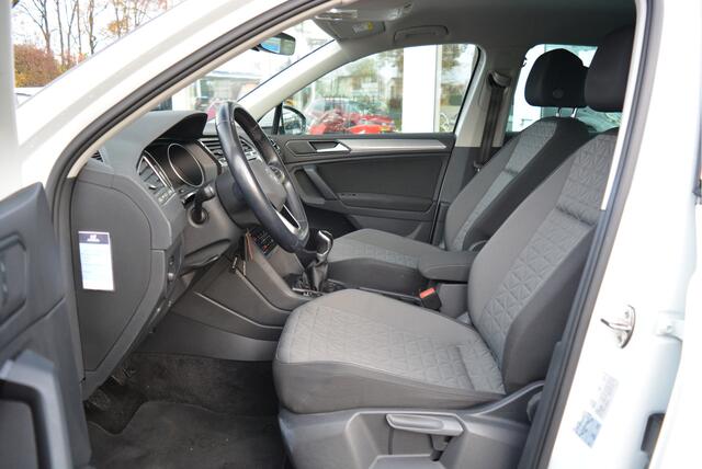 Volkswagen TIGUAN 1.5 TSI Life | Adaptive | CarPlay | Trekhaak | PDC V+A | Clima | Orig. NL |