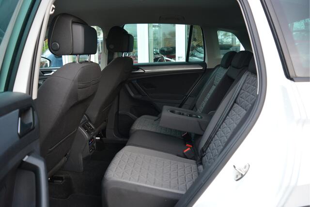 Volkswagen TIGUAN 1.5 TSI Life | Adaptive | CarPlay | Trekhaak | PDC V+A | Clima | Orig. NL |