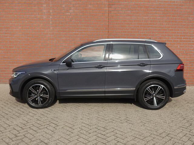 Volkswagen TIGUAN 1.5 TSI 150pk DSG Elegance Navigatie Apple Carplay / Android Auto Parkeersensoren Camera Adaptive Cruise Control Stuur-en stoelverwarming Matrix LED-koplampen Virtual Cockpit Getinte ramen Climate Control ErgoActive stoelen