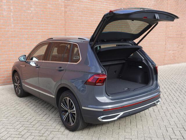 Volkswagen TIGUAN 1.5 TSI 150pk DSG Elegance Navigatie Apple Carplay / Android Auto Parkeersensoren Camera Adaptive Cruise Control Stuur-en stoelverwarming Matrix LED-koplampen Virtual Cockpit Getinte ramen Climate Control ErgoActive stoelen