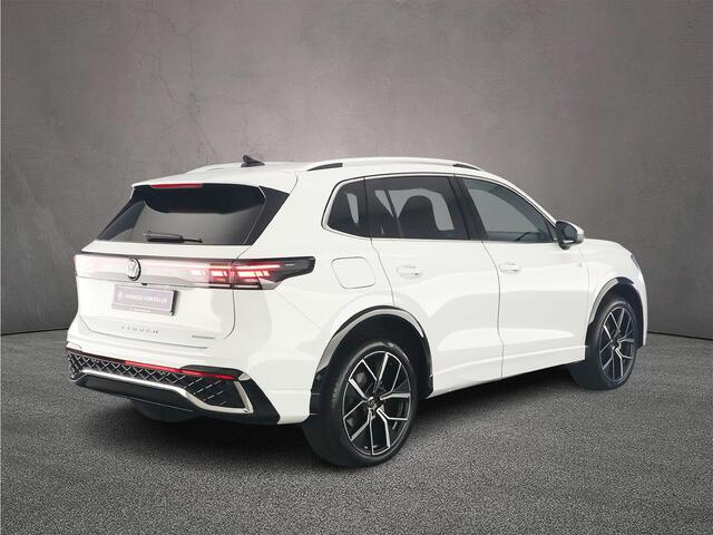 Volkswagen TIGUAN R-Line Business 1.5 TSI eHybrid 204pk DSG Automaat Trekhaak, Adaptive cruise control, Achteruitrijcamera, Navigatie, LED koplampen, Parkeersensoren