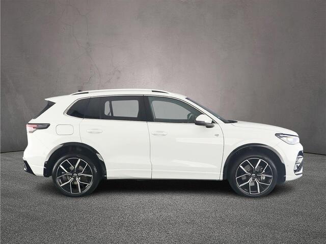 Volkswagen TIGUAN R-Line Business 1.5 TSI eHybrid 204pk DSG Automaat Trekhaak, Adaptive cruise control, Achteruitrijcamera, Navigatie, LED koplampen, Parkeersensoren