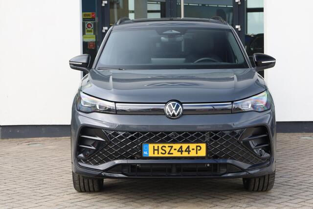 Volkswagen TIGUAN 1.5 eHybrid R-Line Edition 200KW/272PK DSG Hybride, Elektr. panoramisch schuif- kanteldak, LED Matrix IQ.Light, rondomzichtcamera (360°), achteruitrijcamera, verwarmbare massagestoelen, Apple Carplay & Android Auto, 3-zone Climatronic, draadloze telefoonl