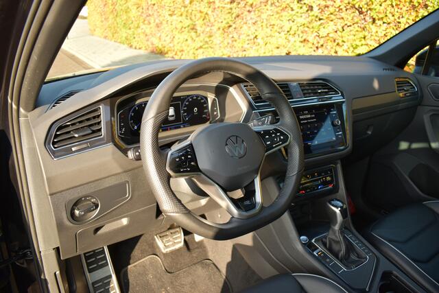 Volkswagen TIGUAN 1.5 TSI R-Line '22 PANO, LEER, TREKH, 71DM! NIEUWSTAAT!