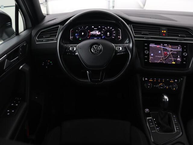 Volkswagen TIGUAN 1.5 TSI R Line | Panoramadak | Stoelverwarming | Dynaudio | Keyless | Trekhaak | Camera | Adaptief LED | Carplay | Navigatie | Massage | Parkeerhulp | Adaptive cruise