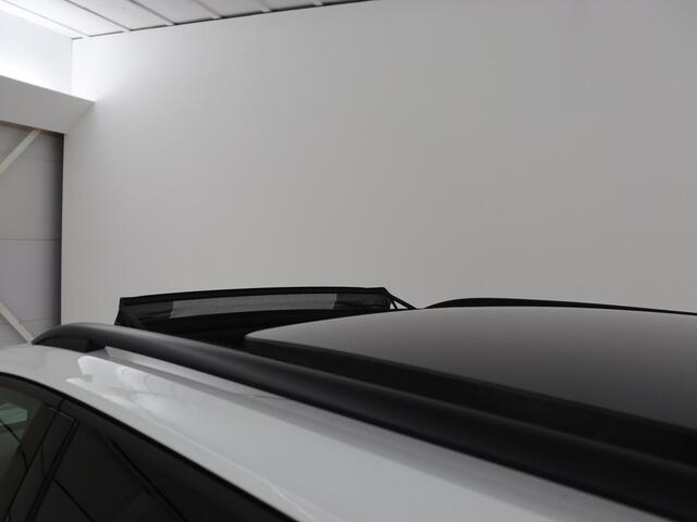 Volkswagen TIGUAN 1.5 TSI R Line | Panoramadak | Stoelverwarming | Dynaudio | Keyless | Trekhaak | Camera | Adaptief LED | Carplay | Navigatie | Massage | Parkeerhulp | Adaptive cruise