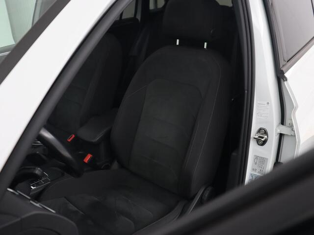 Volkswagen TIGUAN 1.5 TSI R Line | Panoramadak | Stoelverwarming | Dynaudio | Keyless | Trekhaak | Camera | Adaptief LED | Carplay | Navigatie | Massage | Parkeerhulp | Adaptive cruise